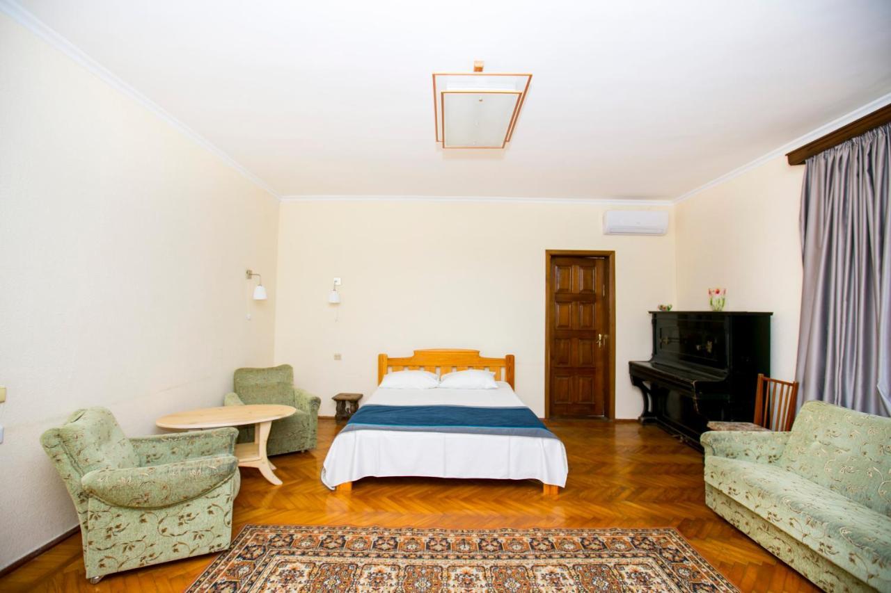 Guest House Lavr Gagra Esterno foto