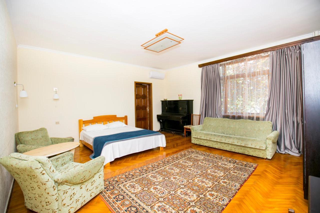 Guest House Lavr Gagra Esterno foto