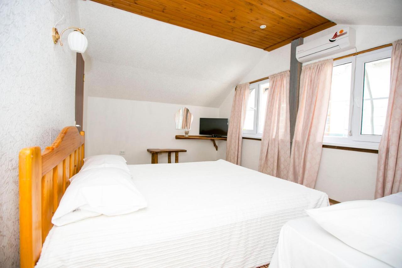 Guest House Lavr Gagra Esterno foto