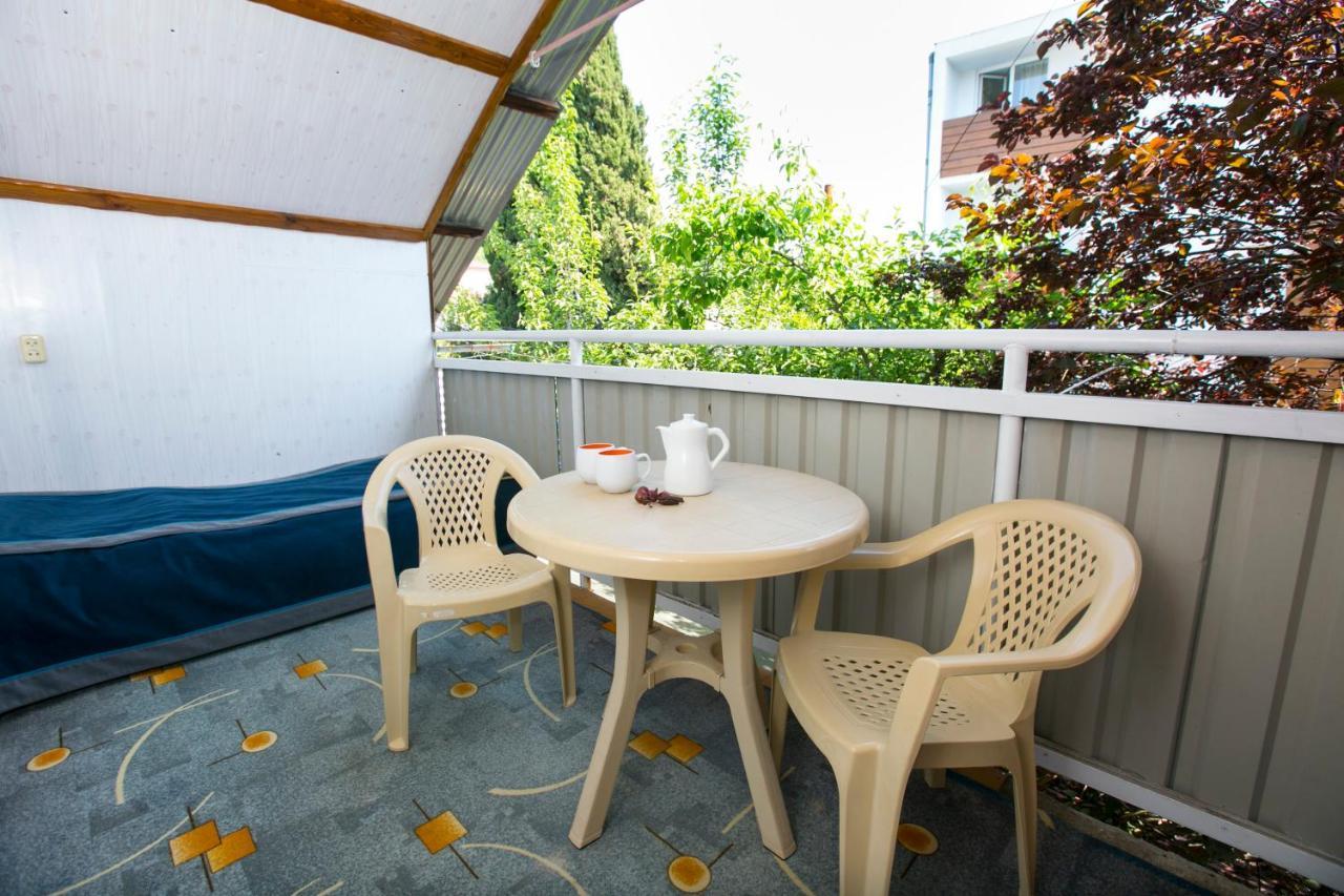 Guest House Lavr Gagra Esterno foto